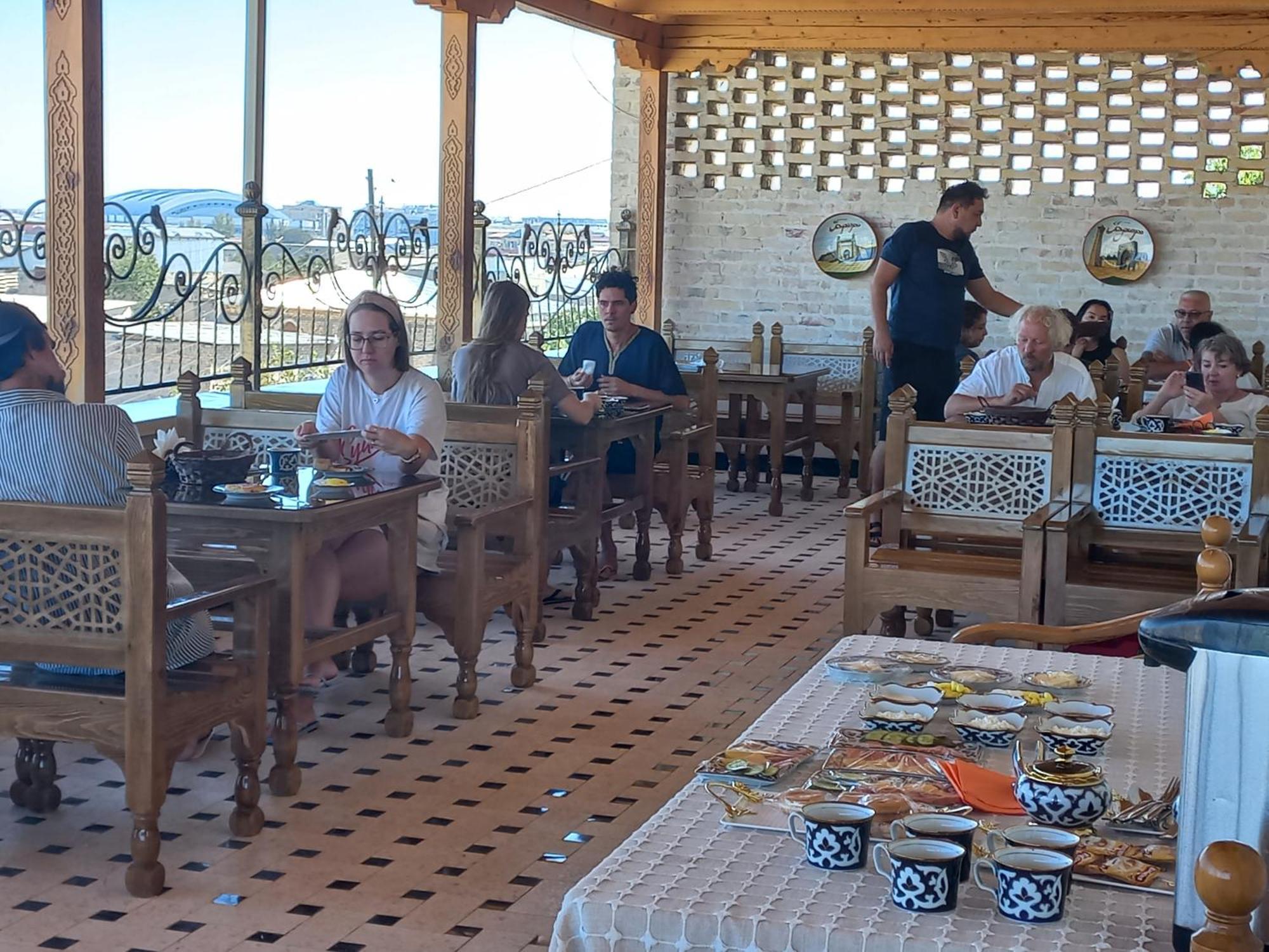 בוקורו Hotel Zarhal מראה חיצוני תמונה